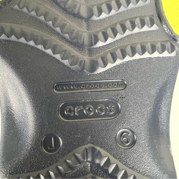 Crocs | Unisex All Terrain Sandal Navy Yellow | 6 - Picture 9 of 9